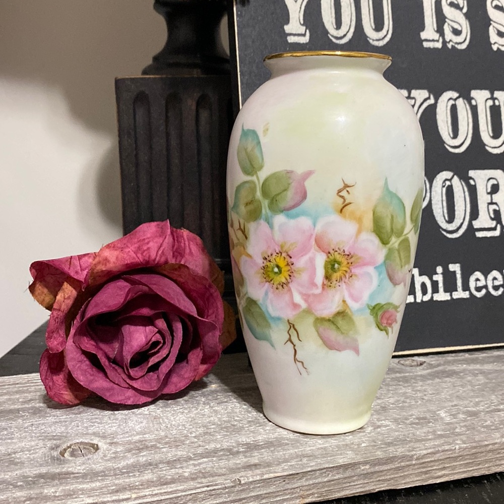 Vintage Made In Japan Signed Floral Vase!